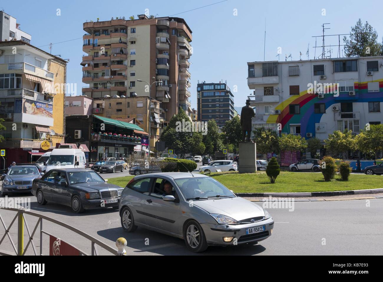Hauptstadt von Albanien Tirana Mai 2017 - Ish-Blloku Ex-Block | Verwendung weltweit Stockfoto