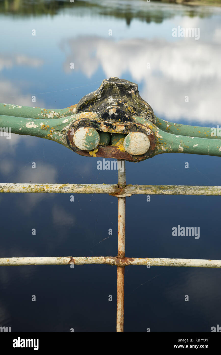 Detail der Schmiedekunst des Flusses Tweed Kettenbrücke und/oder Union Suspension Bridge zwischen England und Schottland Stockfoto