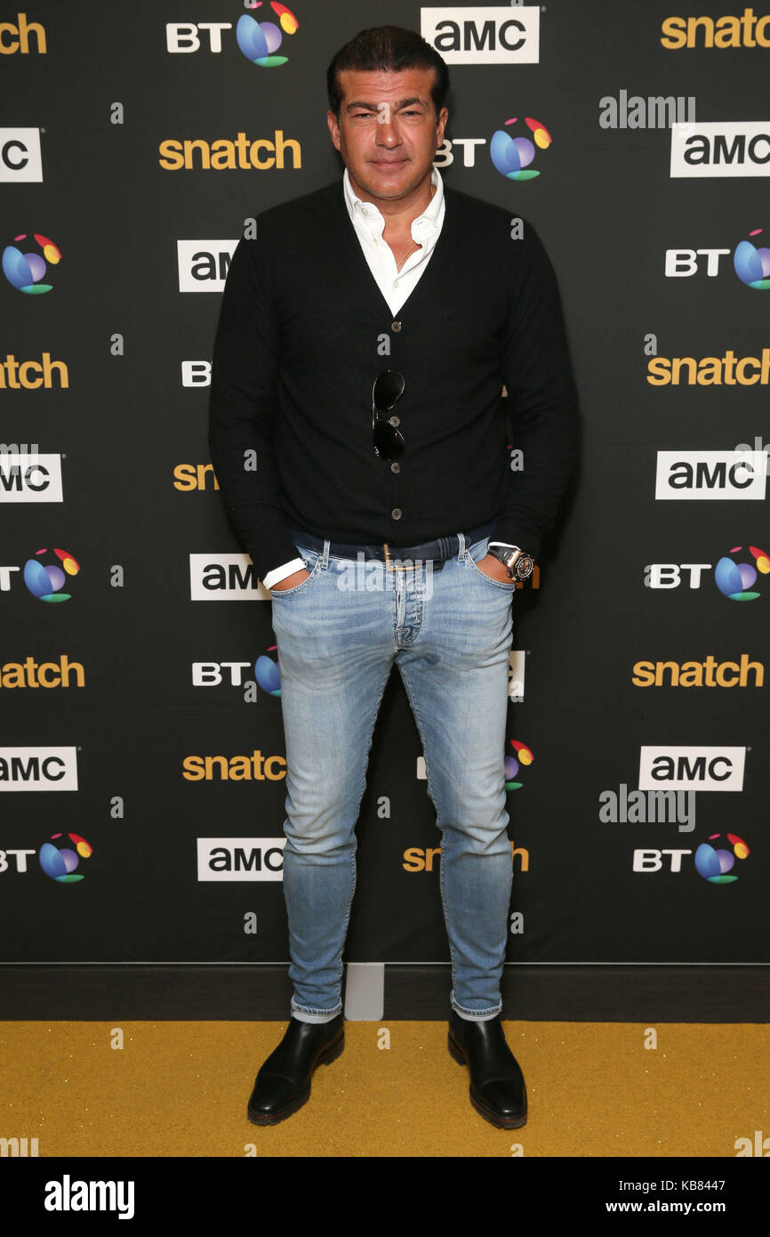 Tamer Hassan besucht die goldenen Teppich Premiere von Schnappen, eine neue TV-Show auf den Guy Ritchie Film gleichen Namens, in dem BT Tower in London. Stockfoto