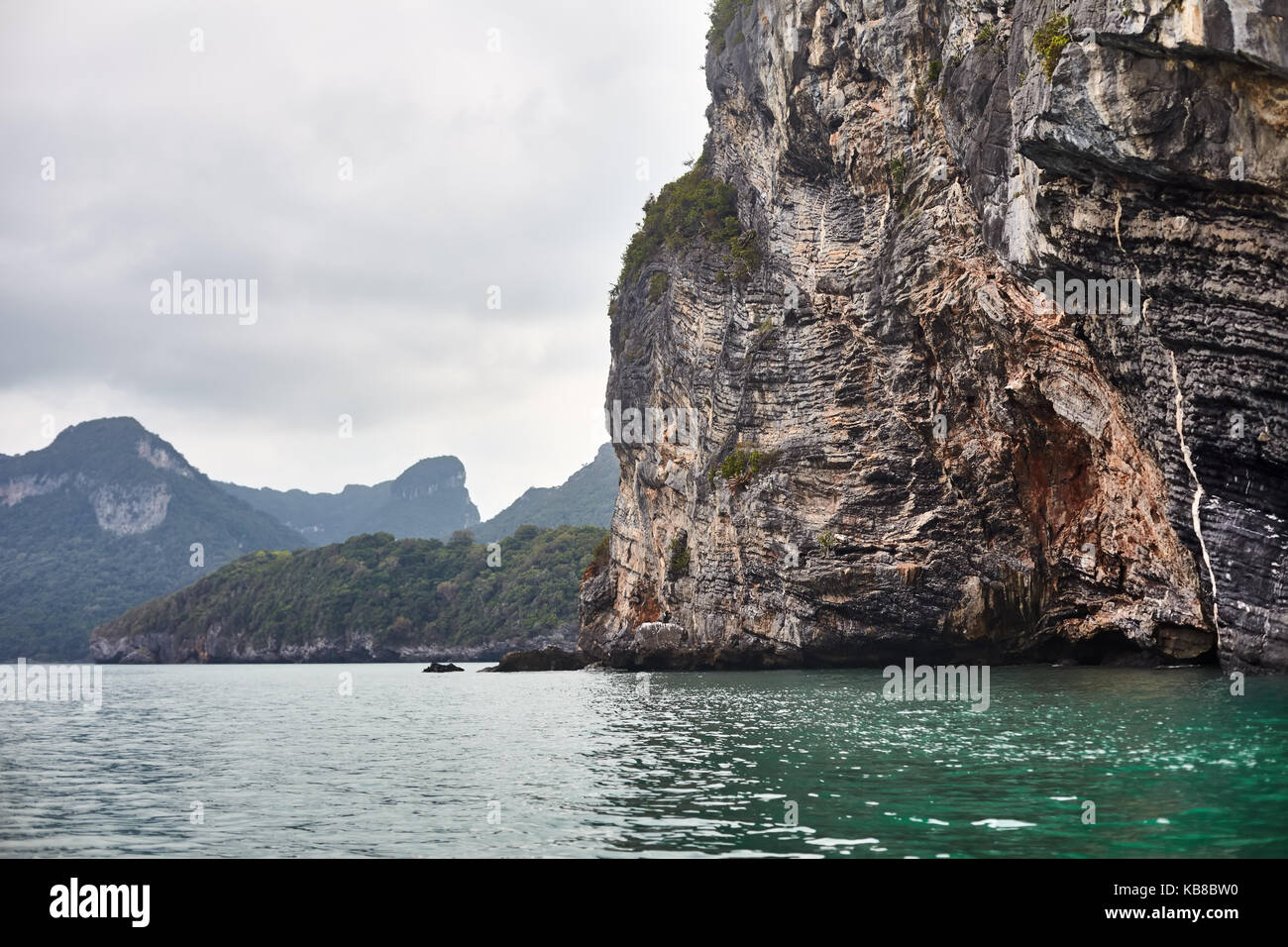 Fels im Meer. Golf von Thailand Stockfoto
