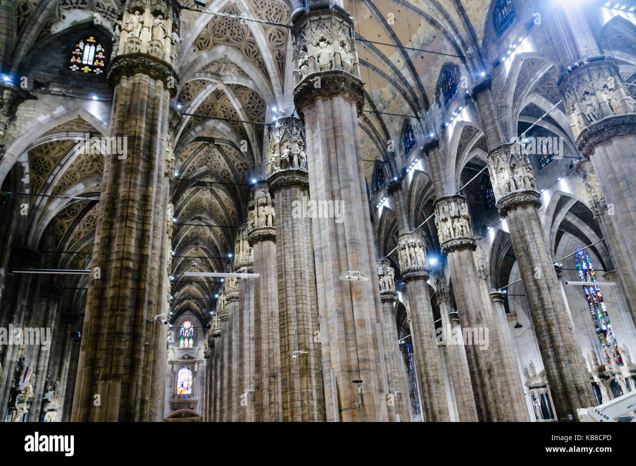 Hohen Säulen hält das Gewölbe des Duomo Milano (Mailand Kathedrale), Italien. Stockfoto