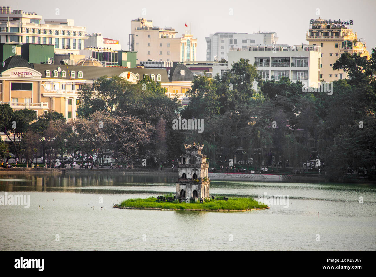 Thap Rua Tempel oder Turtle Tower, Hoan Kiem-See, Hanoi, Vietnam Stockfoto