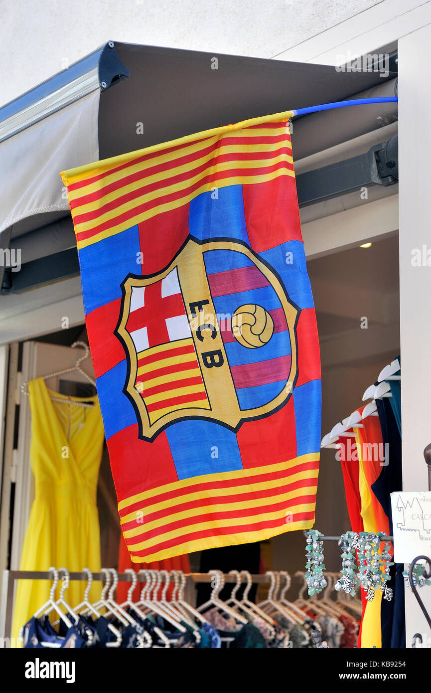 Flagge von Fcb Barcelona in einem Souvenirshop der befestigten Stadt von Carcassonne Stockfoto