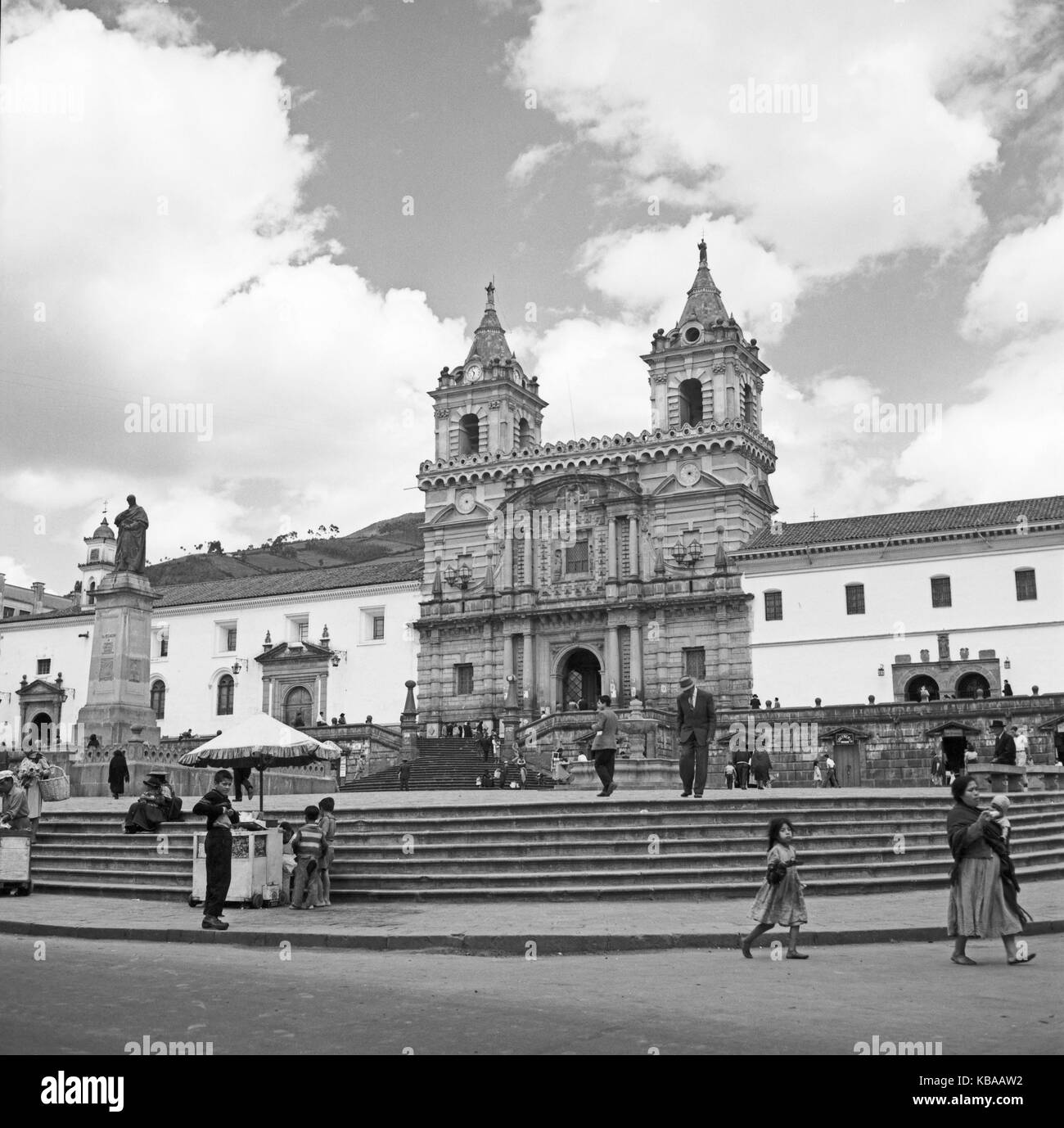 Kirche San Francisco Sterben in der Stadt Quito, Ecuador 1960er Jahre. St. Franziskus Kirche in der Stadt von Quito, Ecuador 1960. Stockfoto