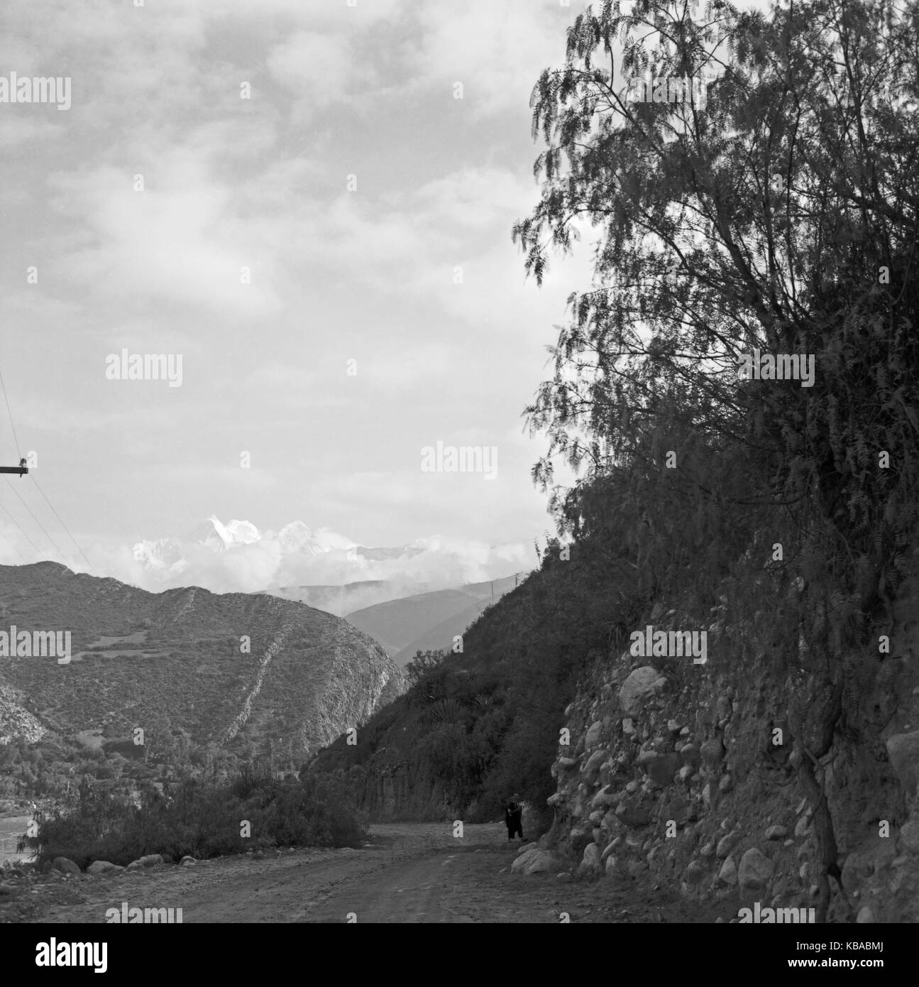 Landschaft im Gebirgstal Callejon de Huaylas im Hochgebirge der Anden, Peru 1960er Jahre sterben. Landschaft im Tal Callejon de Huaylas an der Anden, Peru 1960. Stockfoto