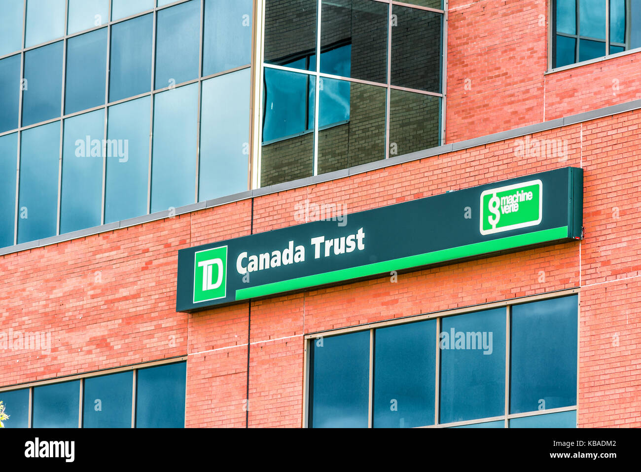 Saguenay, Kanada - Juni 3, 2017: Nahaufnahme von TD Bank Canada Trust mit Logo auf Gebäude in der Stadt Quebec Stockfoto