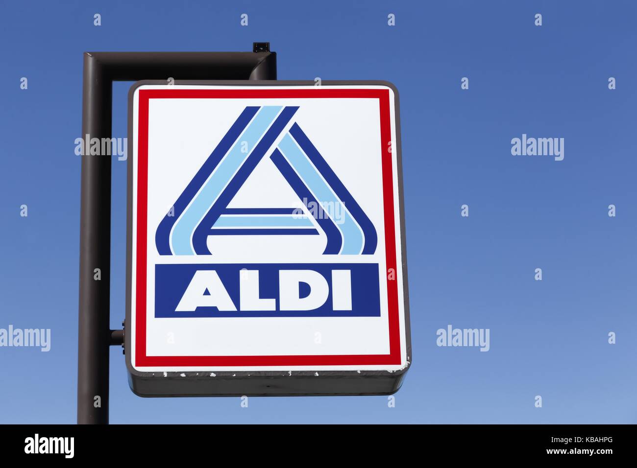 Frederikshavn, Dänemark - 7 September, 2015: Aldi Logo auf einer Stange. Aldi ist einer der weltweit führenden Discounter Kette mit über 9 000 Filialen Stockfoto