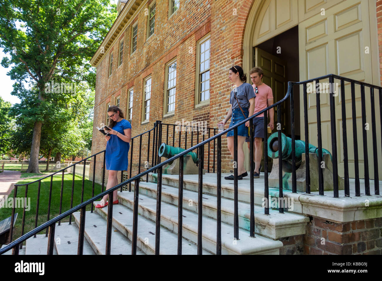 Colonial Williamsburg, Virginia, Amerika aus dem 18. Jahrhundert, College of William & Mary, Universität, historischer Campus, Wren-Gebäude, Außenansicht, Eingang, Besucherreisen Stockfoto