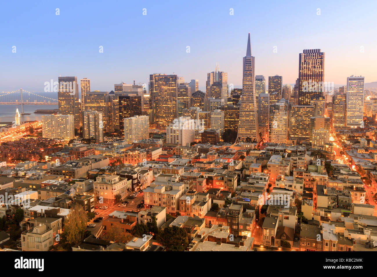Sonnenuntergang über San Francisco Downtown. Stockfoto