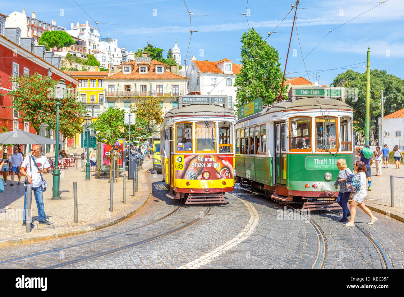 Straßenbahnen in Alfama Stockfoto