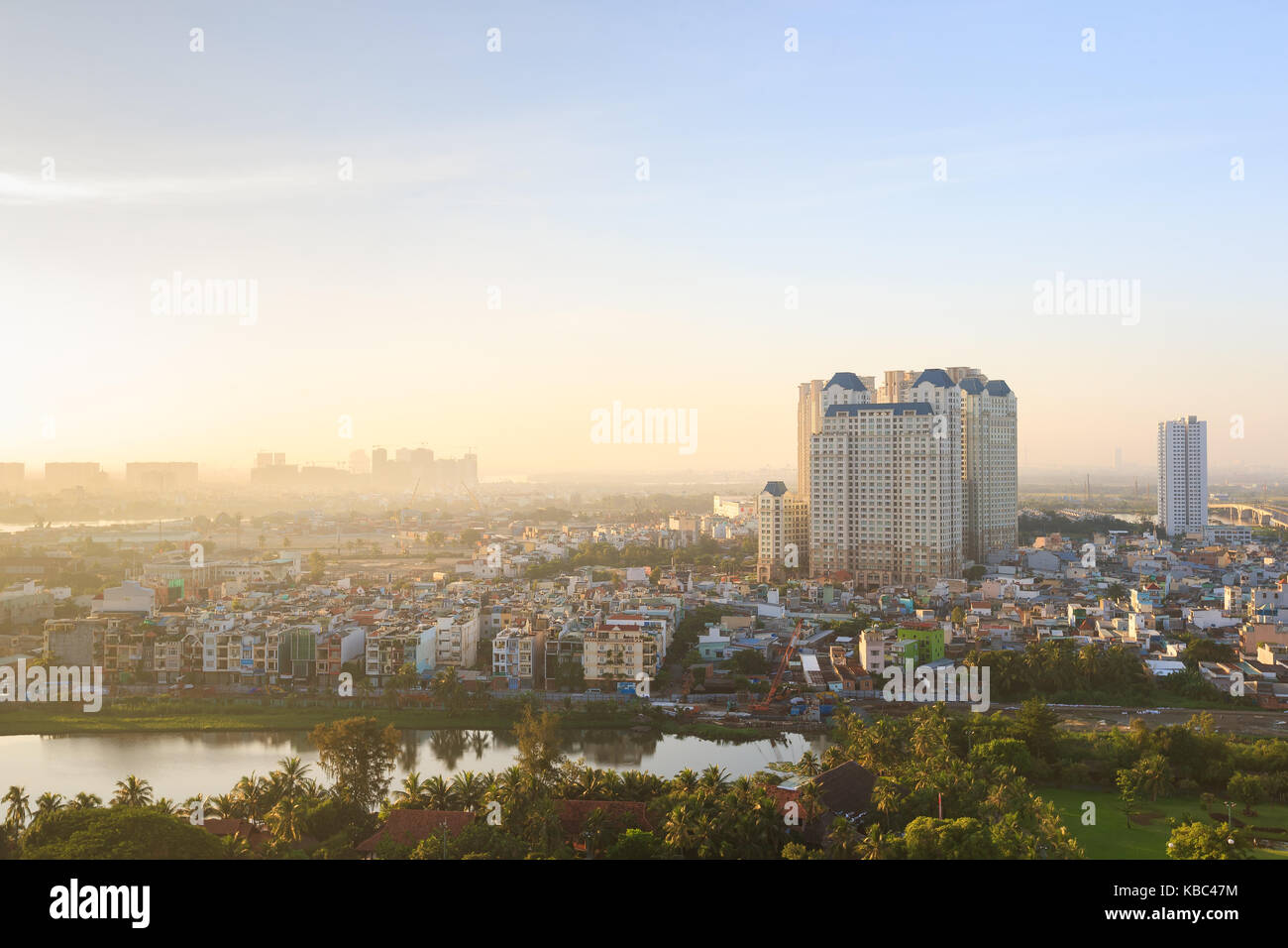 Panoramablick von Ho Chi Minh City (Saigon) im Sonnenaufgang, vietnam Ho Chi Minh City ist die grösste Stadt und das wirtschaftliche Zentrum Vietnams. Stockfoto