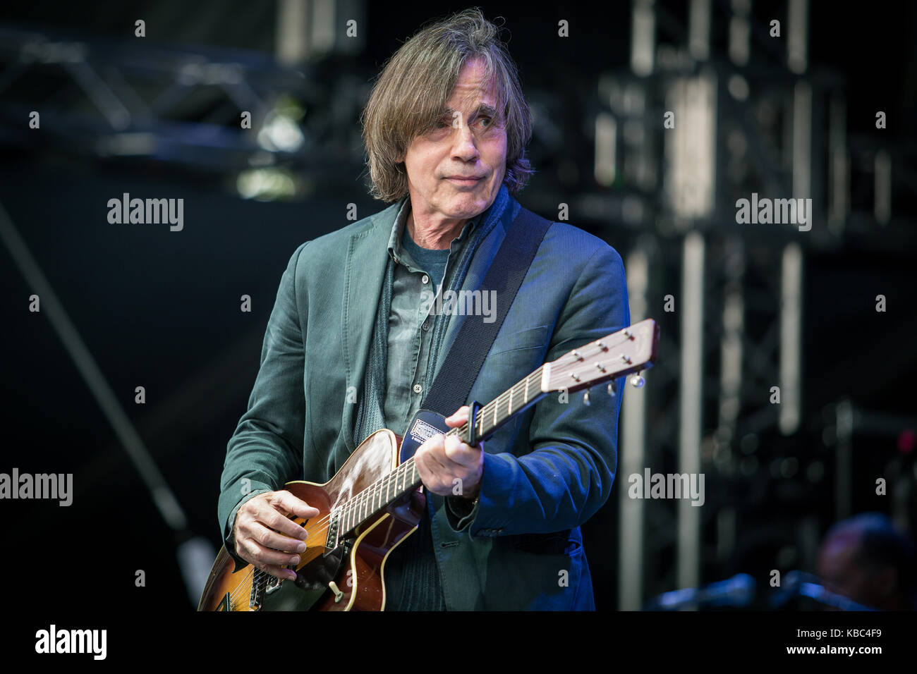 Der amerikanische Sänger und Songwriter Jackson Browne spielt ein Live-Konzert beim norwegischen Musikfestival Bergenfest 2015 in Bergen. Norwegen, 12/06 2015. Stockfoto