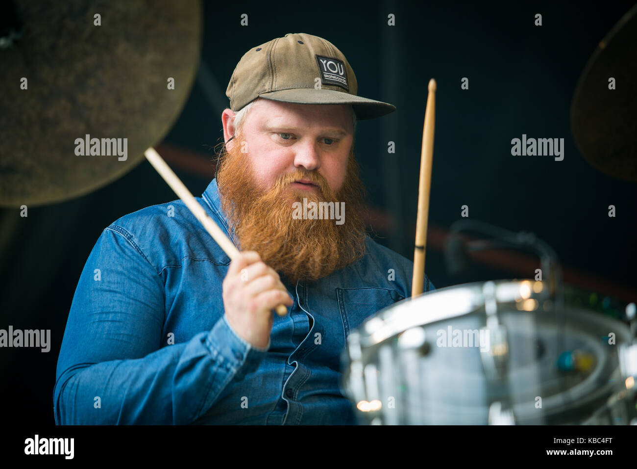 Die international renommierte norwegische Jazzband Jaga Jazzist spielt ein Live-Konzert beim norwegischen Musikfestival Bergenfest 2015 in Bergen. Hier wird Schlagzeuger, Sänger und Multiinstrumentalist Martin Horntveth live auf der Bühne abgebildet. Norwegen, 13/06 2015. Stockfoto