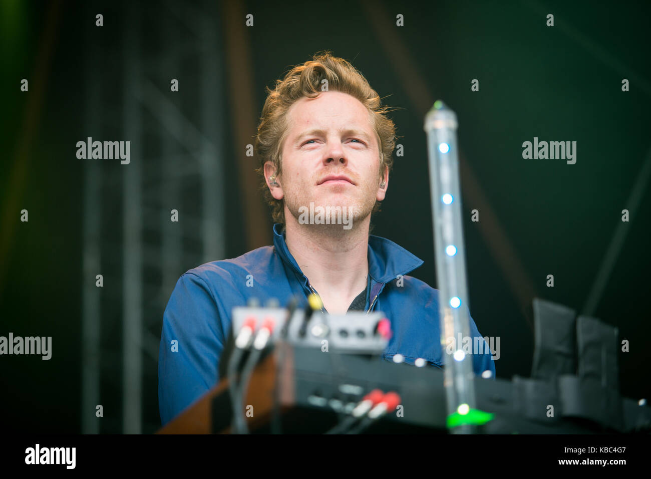 Die international renommierte norwegische Jazzband Jaga Jazzist spielt ein Live-Konzert beim norwegischen Musikfestival Bergenfest 2015 in Bergen. Hier ist Musiker Øystein Moen auf Keyboards live auf der Bühne zu sehen. Norwegen, 13/06 2015. Stockfoto