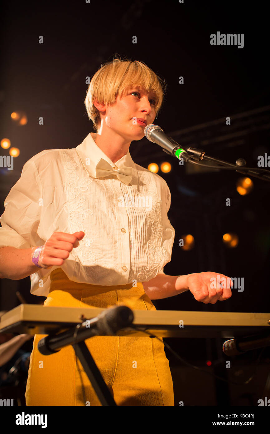 Der norwegische Sänger, Songwriter und Multiinstrumentalist Jenny Hval führt live Konzert in der norwegischen Musik Festival Øyafestivalen 2013. Norwegen, 07/08 2013. Stockfoto