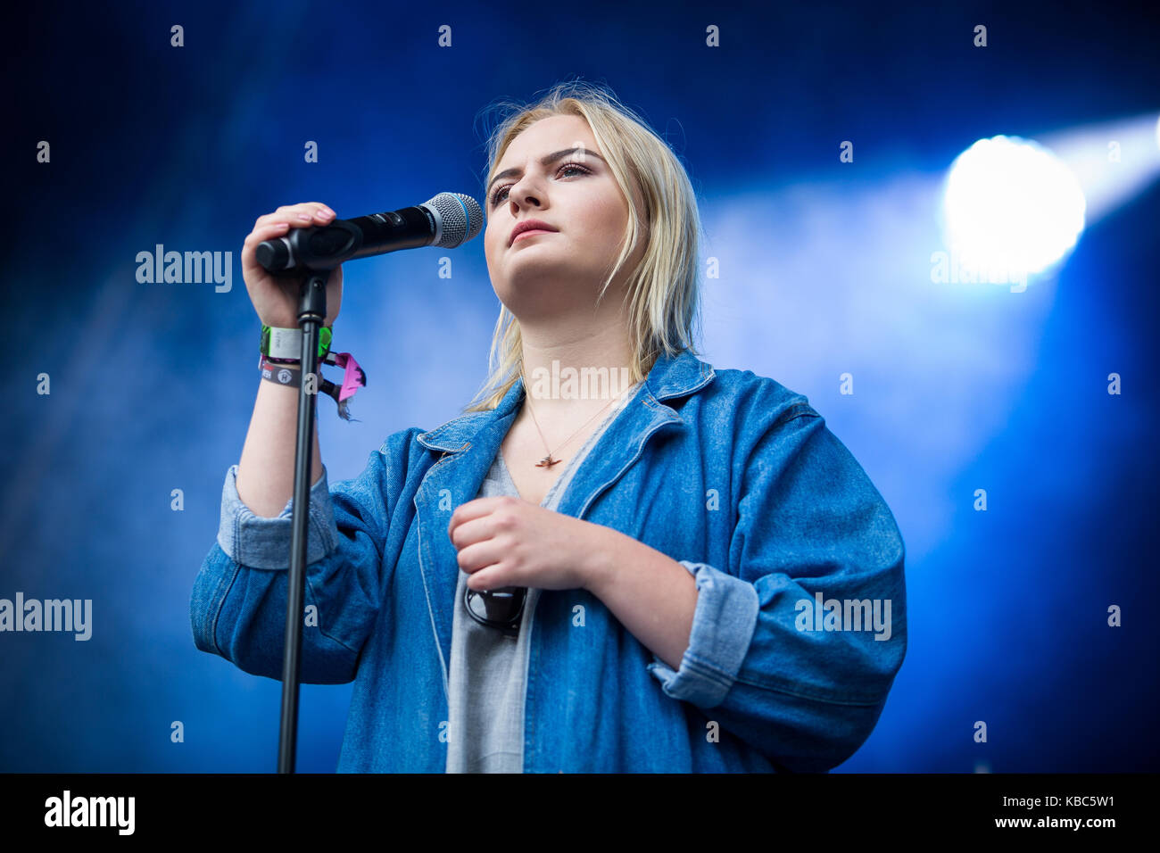 Der britische Sänger, Songwriter und elektronische Musik Künstler Holly Lapsley Fletcher ist am besten durch ihr name Låpsley bekannt und hier führt ein Live Konzert in der norwegischen Musik Festival Bergenfest 2016. Norwegen, 18.06 2016. Stockfoto