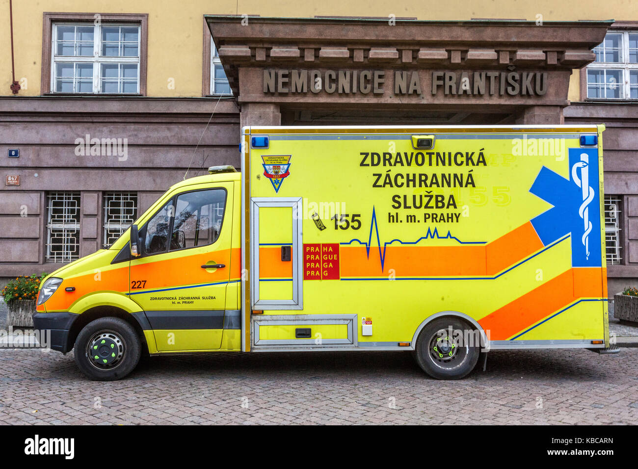 Tschechische Notaufnahme, Krankenwagen, Prag, Na Frantisku Prager Krankenhaus Tschechische Republik Tschechische Ambulanz Stockfoto