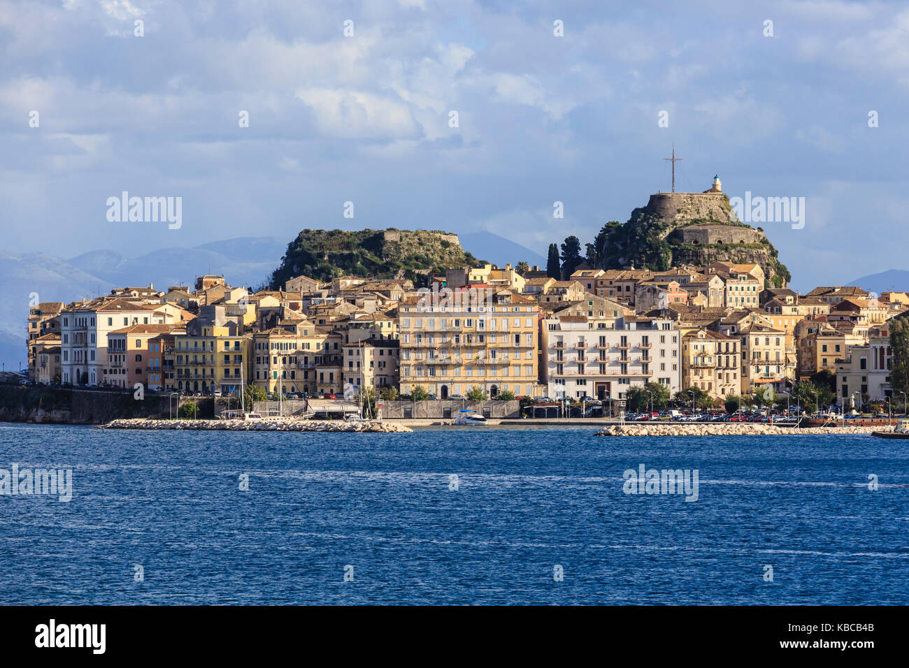 Waterfront, Alte Festung und Altstadt vom Meer, Korfu Stadt, UNESCO, Korfu, Ionische Inseln, Griechische Inseln, Griechenland Stockfoto