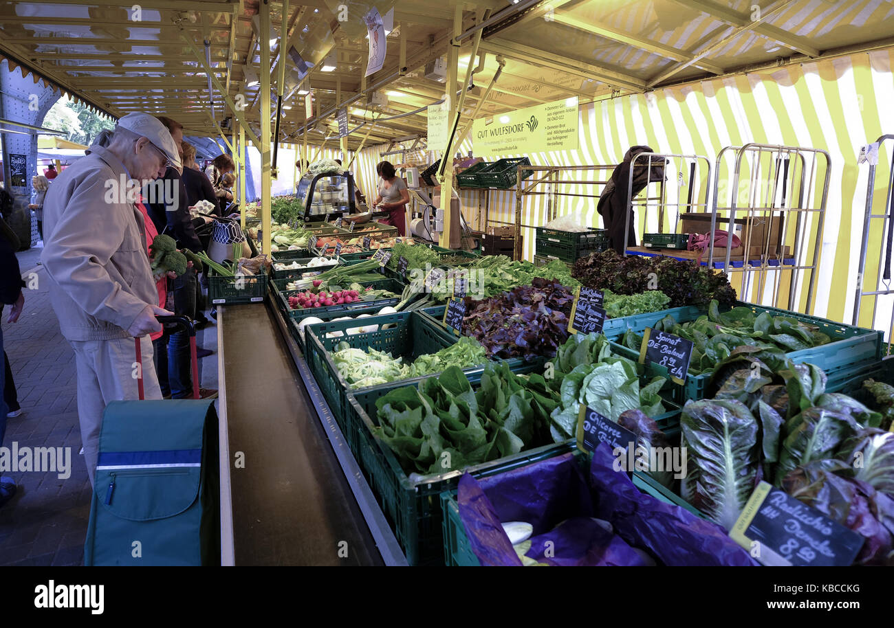 Isemarkt Markt In Hamburg Die Langste Wochenmarkt In Deutschland