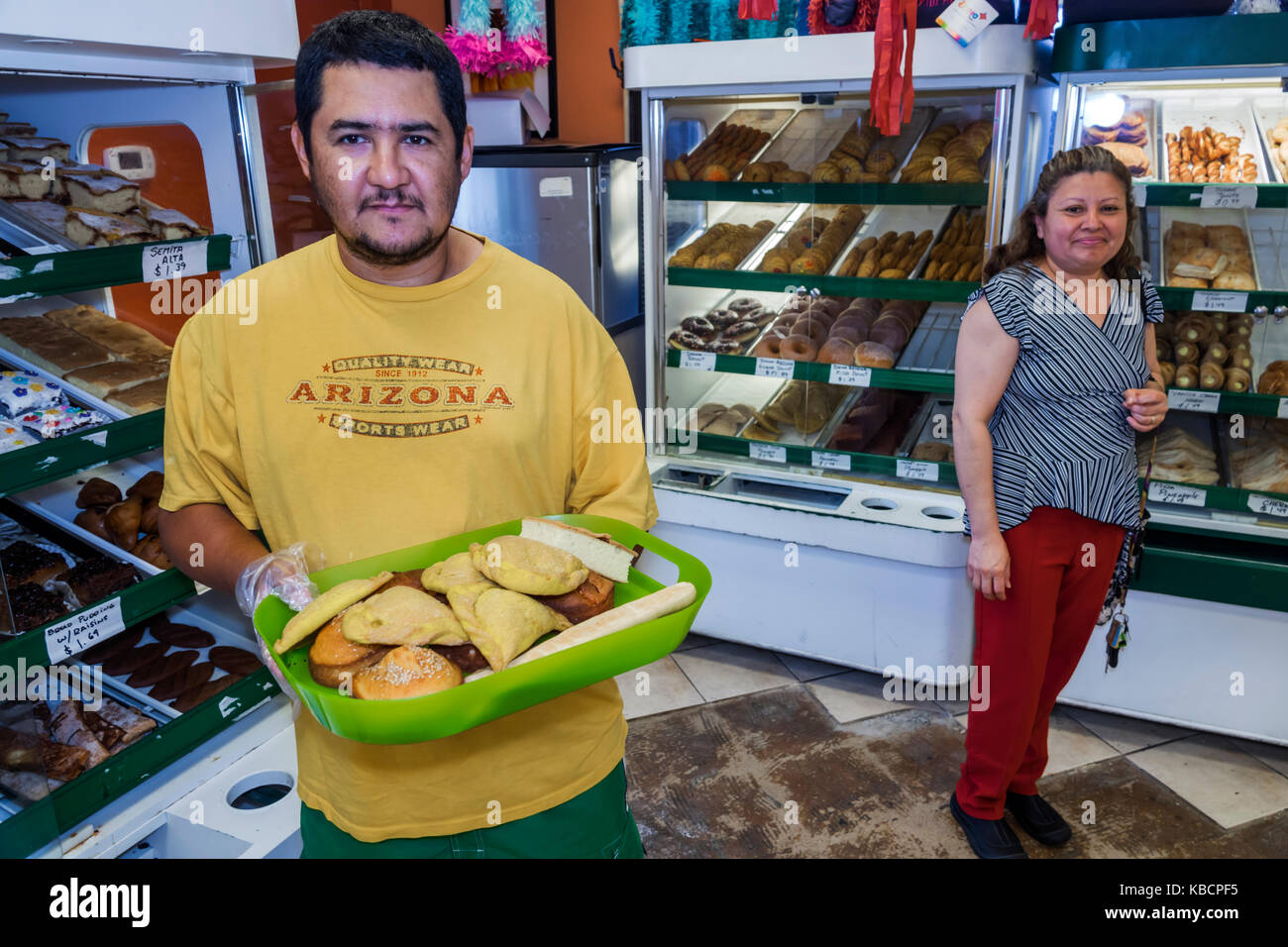 Richmond Virginia, Midlothian Turnpike, La Sabrosita Bakery, mexikanisches Gebäck, Backwaren, Süßigkeiten, hispanischer Mann, Männer, Frauen, Kunden, VA170 Stockfoto