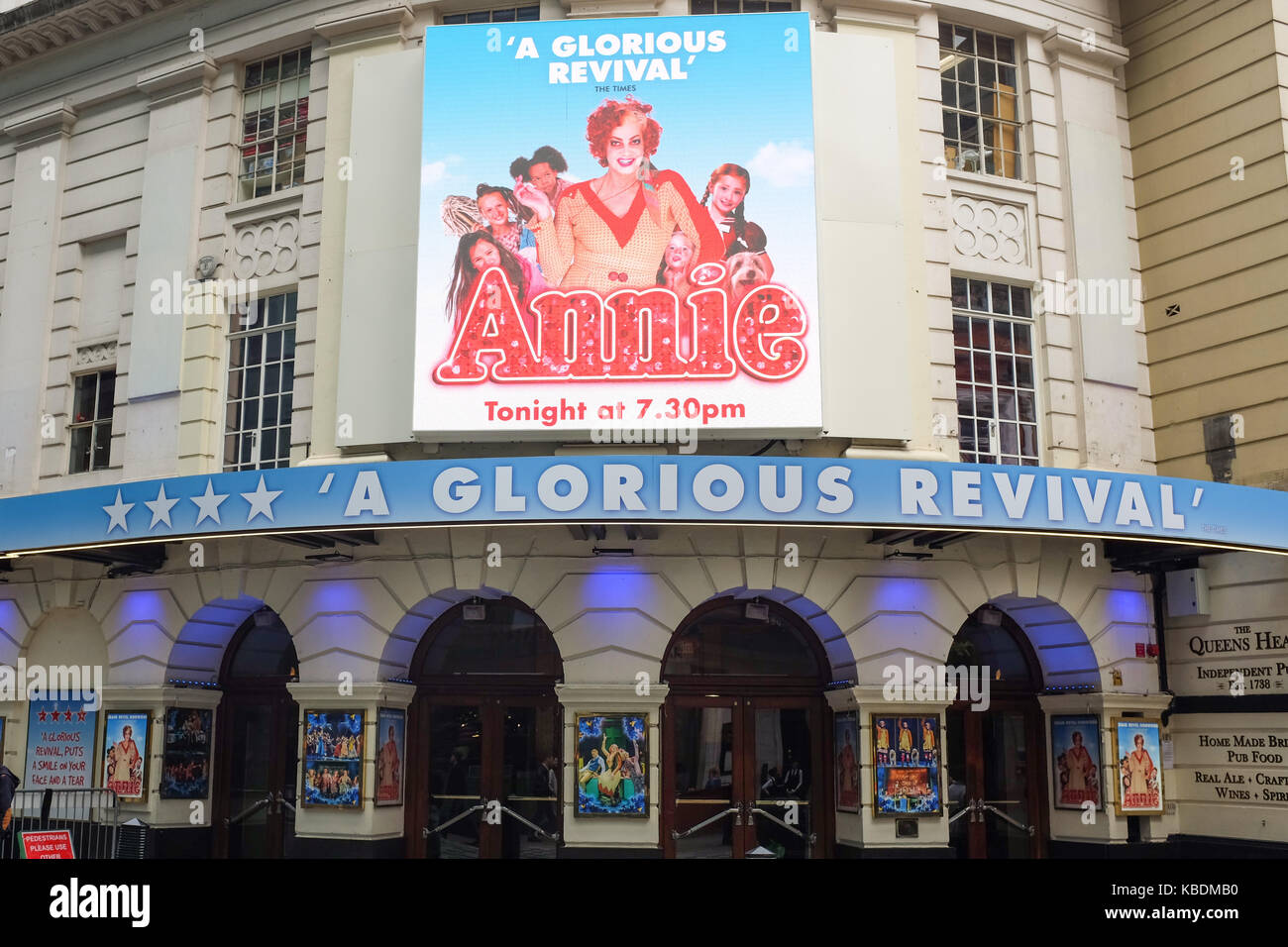 Annie im Piccadilly Theatre in London, England. Stockfoto