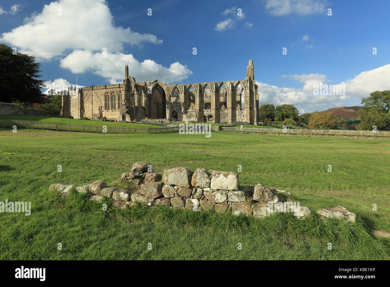 Bolton Abbey (aka Bolton Priory) eine zerstörte Abtei in den Yorkshire Dales, North Yorkshire, England Stockfoto