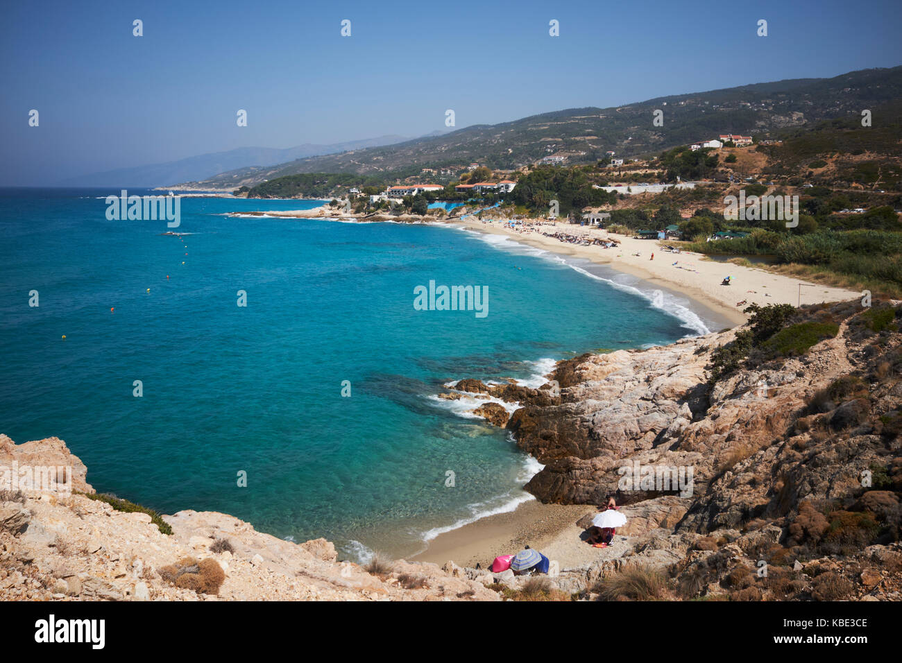 Livadi, in der Nähe der Raches und Mesakti, Ikaria, Griechenland. Dies ist der Blick auf den Strand von raches. Stockfoto