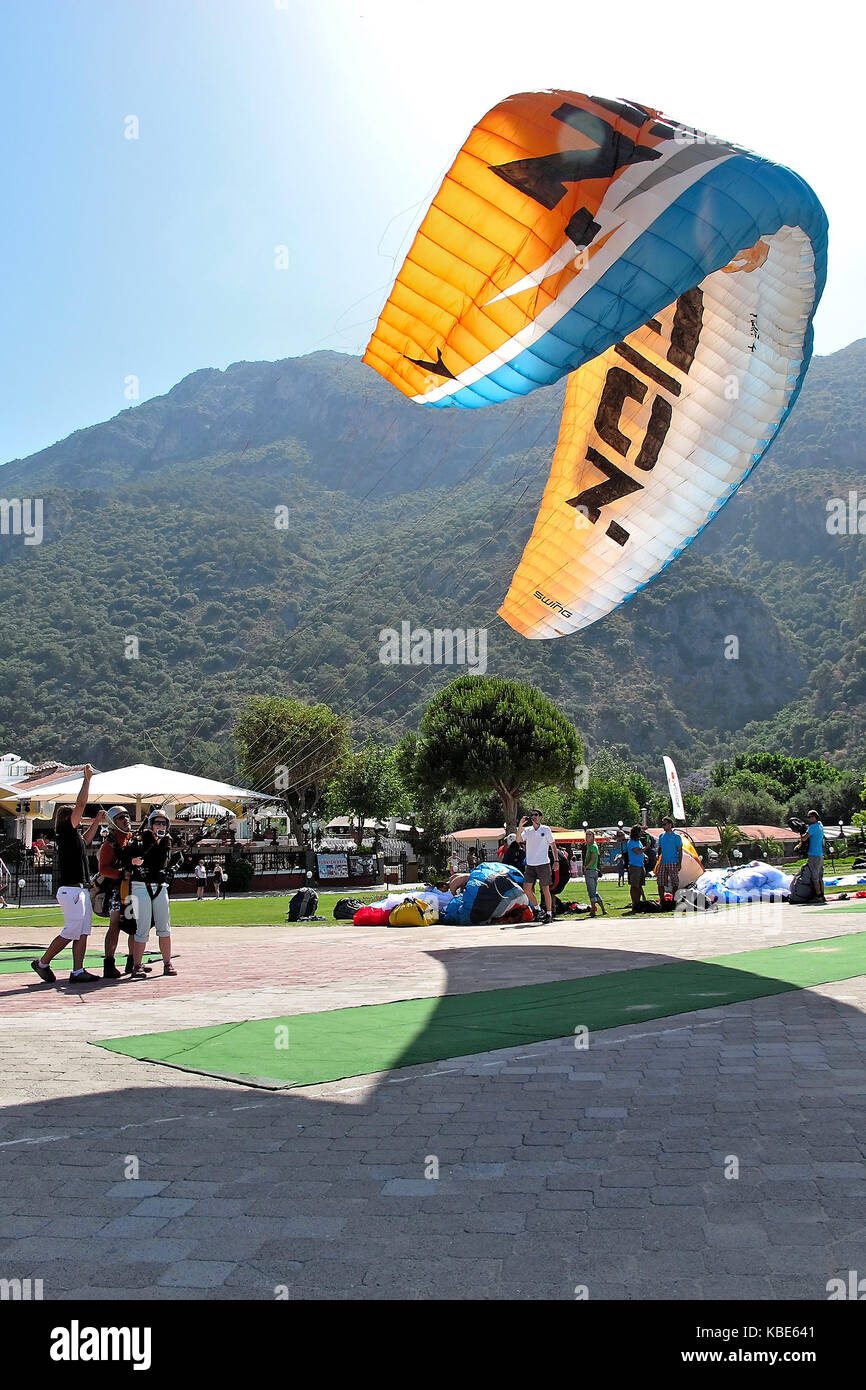 Para-Flugzeug Landung in Oludeniz, Türkei Stockfoto