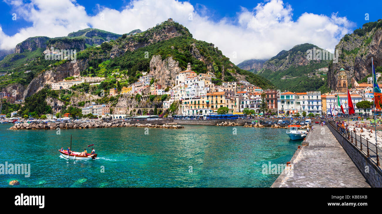 Italienische Feiertage - atemberaubende Amalfiküste Stockfoto