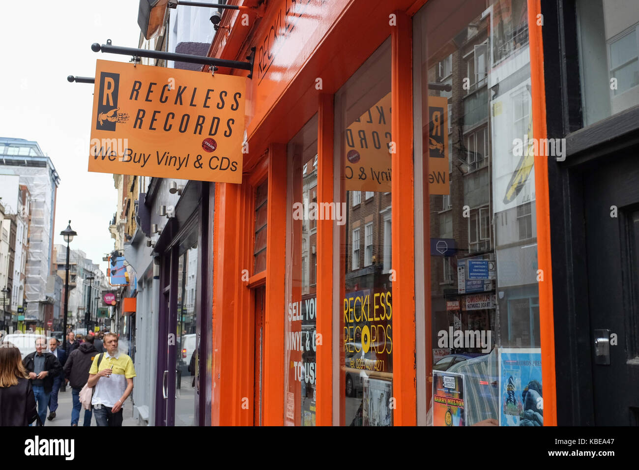 Ein Shop im Londoner Stadtteil Soho verkaufen Vinyl Records. Stockfoto