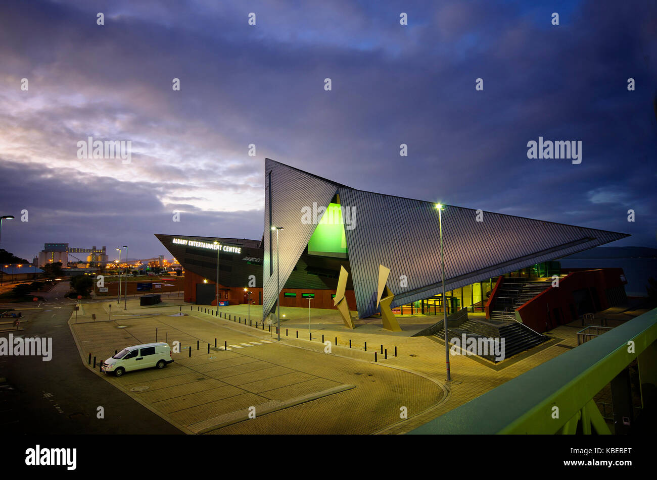 Albany Entertainment Center, am Vorplatz des Princess Royal Harbour, wurde 2010 eröffnet und ist ein Veranstaltungsort für darstellende Kunst und Konferenzen. Stockfoto