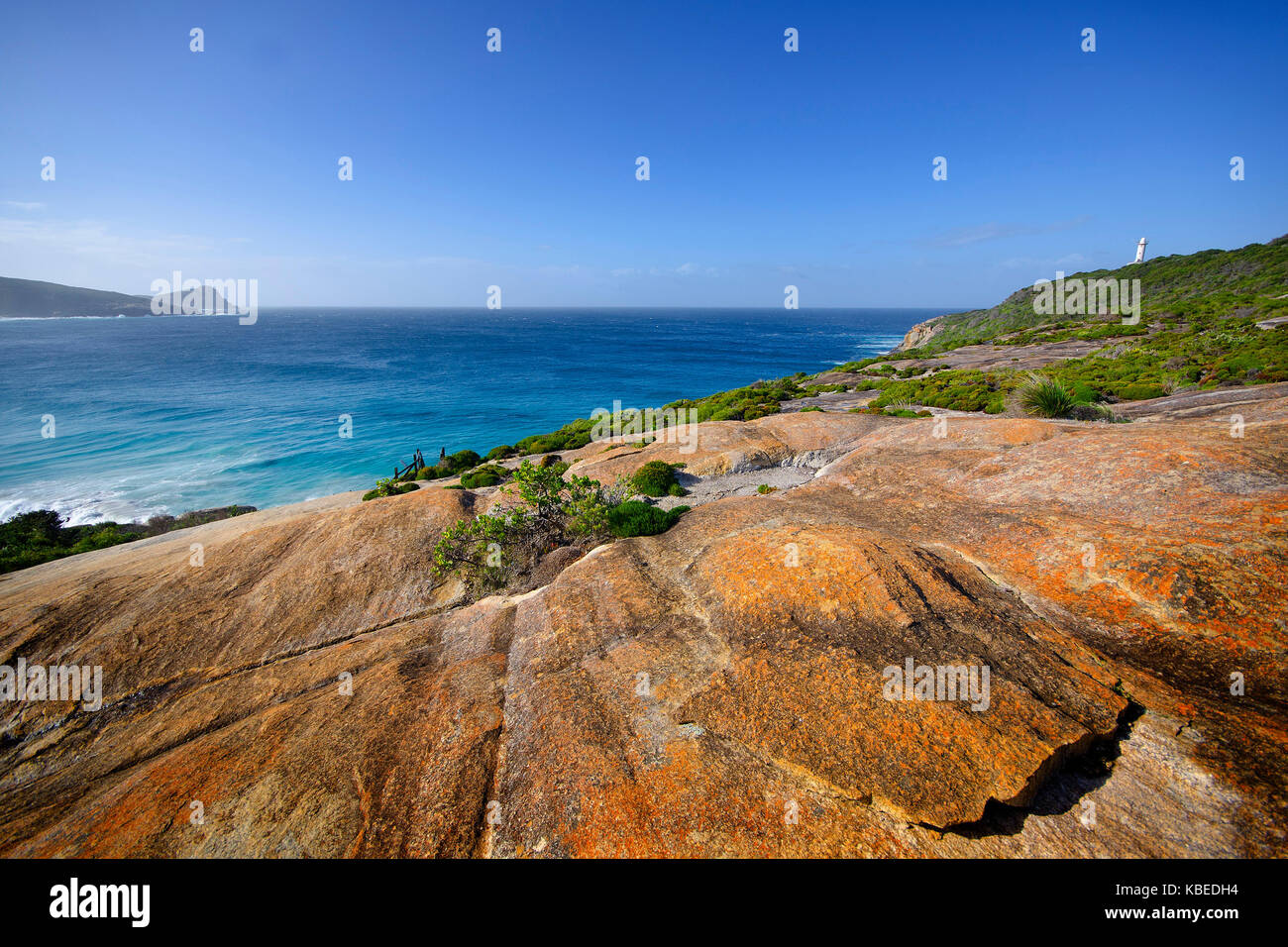 Granitklippe über der Frenchman Bay über dem Great Southern Ocean. Stockfoto