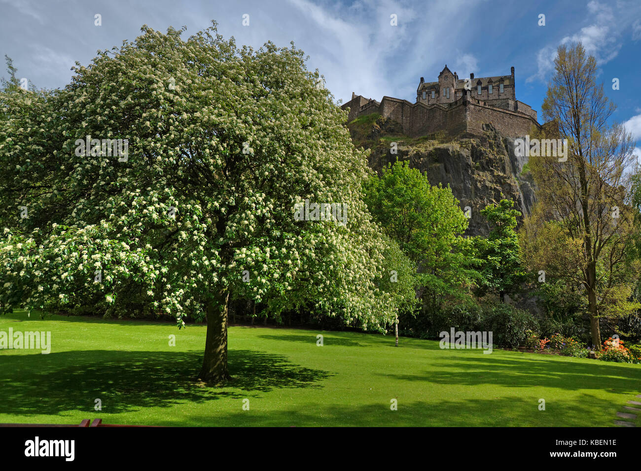 Das Edinburgh Castle aus der Princes Street Gardens, Lothian, Schottland Stockfoto