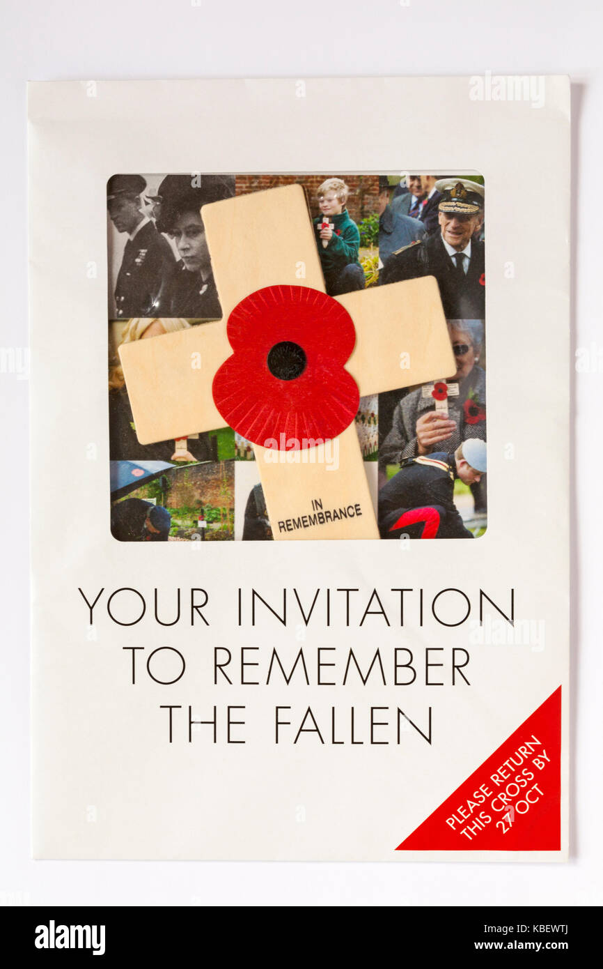 Ihre Einladung zu erinnern, die Gefallenen - Roter Mohn auf hölzernen Kreuz in Erinnerung in der Korrespondenz Umschlag aus dem Royal British Legion Stockfoto