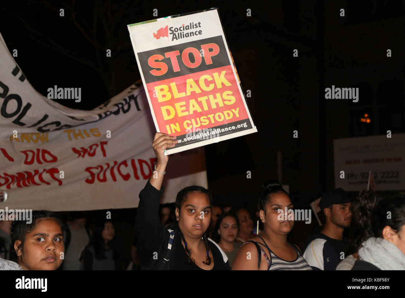 Sydney, Australien. 29 Sep, 2017. Ein nationaler Tag der Aktion war im ganzen Land statt, als die Demonstranten ein Ende der Todesfälle in Polizeigewahrsam und für die Schließung der Jugend Gefängnisse genannt. In Sydney Demonstranten marschierten Form Lee Street neben dem Hauptbahnhof von Sydney Polizei in Surry Hill. Anwesend waren Familienangehörige von Tane Chatfield, 22, die bei Tamworth Korrekturmitte am 20. September reagiert nicht gefunden wurde. Credit: Richard Milnes/Alamy leben Nachrichten Stockfoto