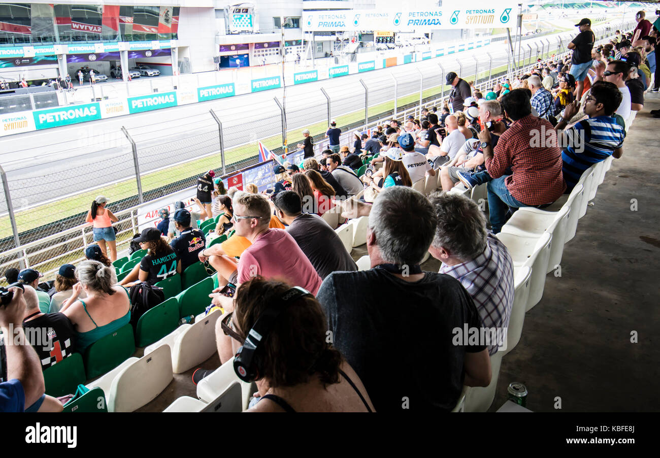 Kuala Lumpur, Malaysia. 29. September 2017. Zuschauer die Rennen auf der Formel 1 Grand Prix von Malaysia in Kuala Lumpur, Malaysia. © Danny Chan/Alamy Leben Nachrichten. Stockfoto