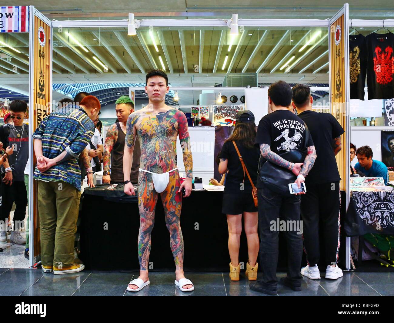 Hongkong. September 2017. Ein Teilnehmer zeigt stolz seine Ganzkörper-Tätowierungen während der Hong Kong Tattoo Convention 2017. Quelle: Gonzales Photo/Alamy Live News Stockfoto