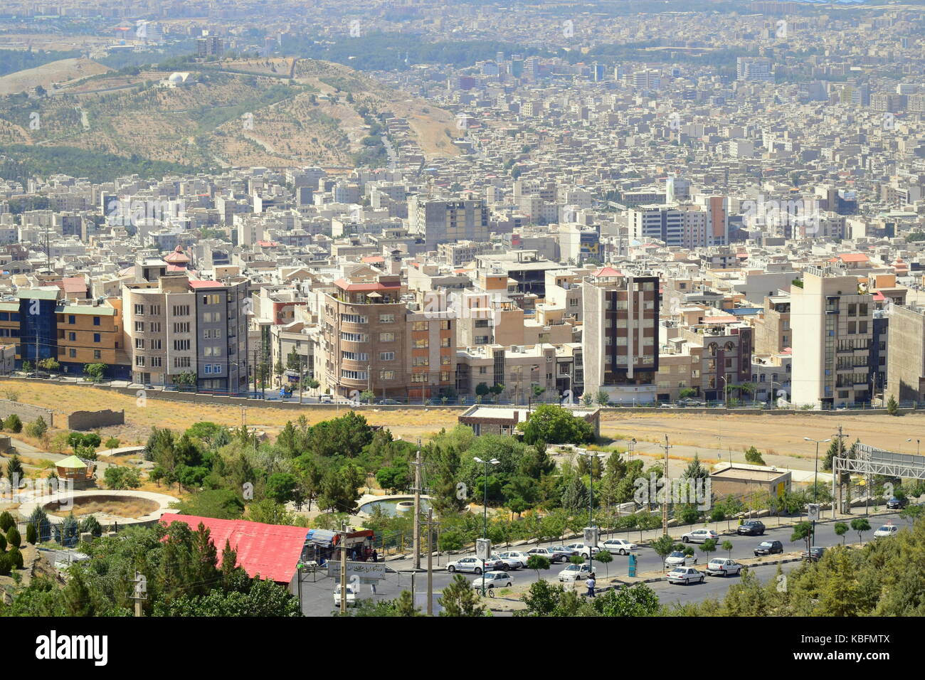 Iran neue Wohnviertel in den Randgebieten der Stadt steigen, als Reaktion auf die Entwicklung der Immobilien Nachfrage und Bevölkerungswachstum Stockfoto