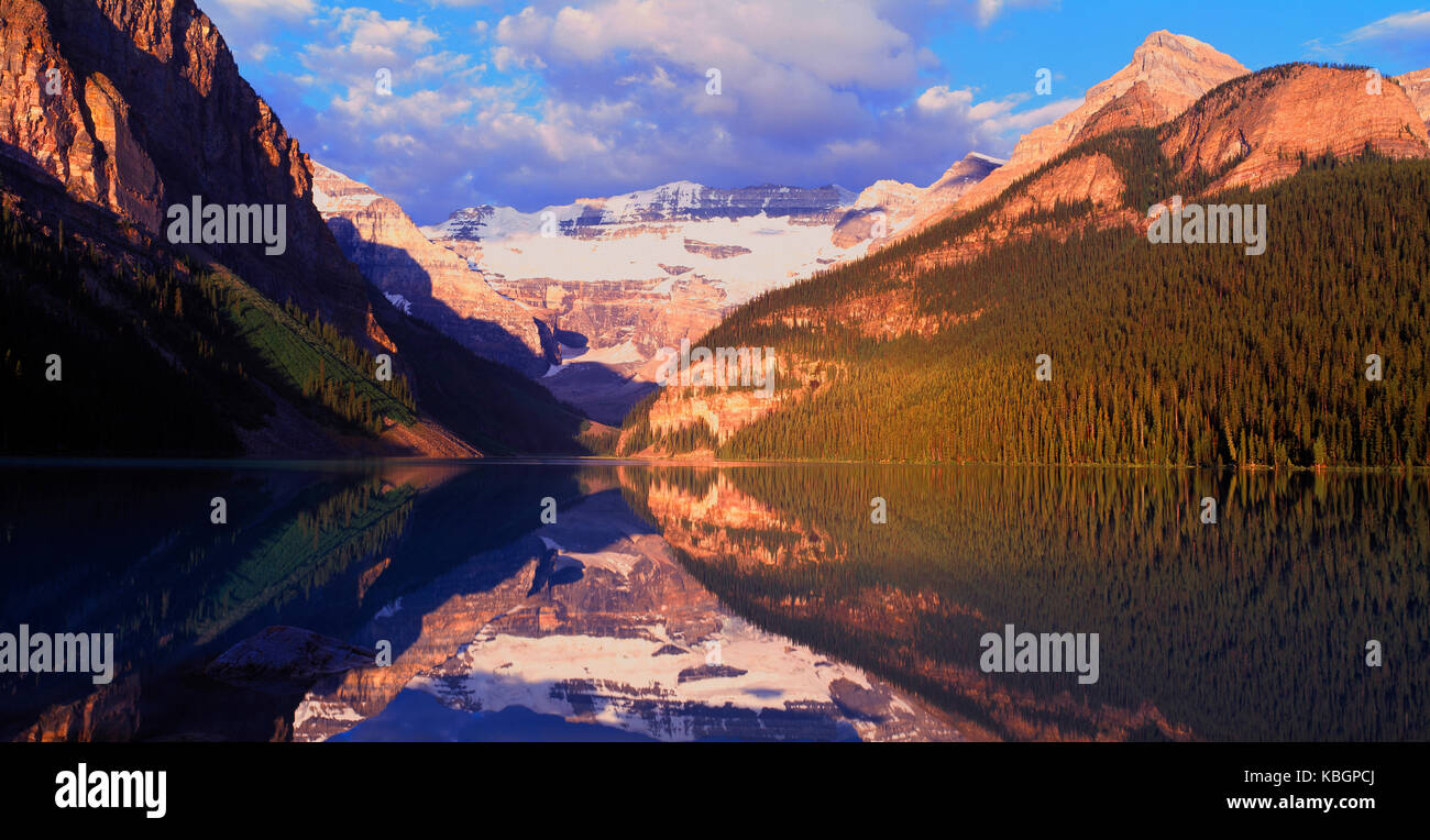 Lake Louise und den Victoria-Gletscher, Banff Nationalpark, Alberta, Kanada Stockfoto