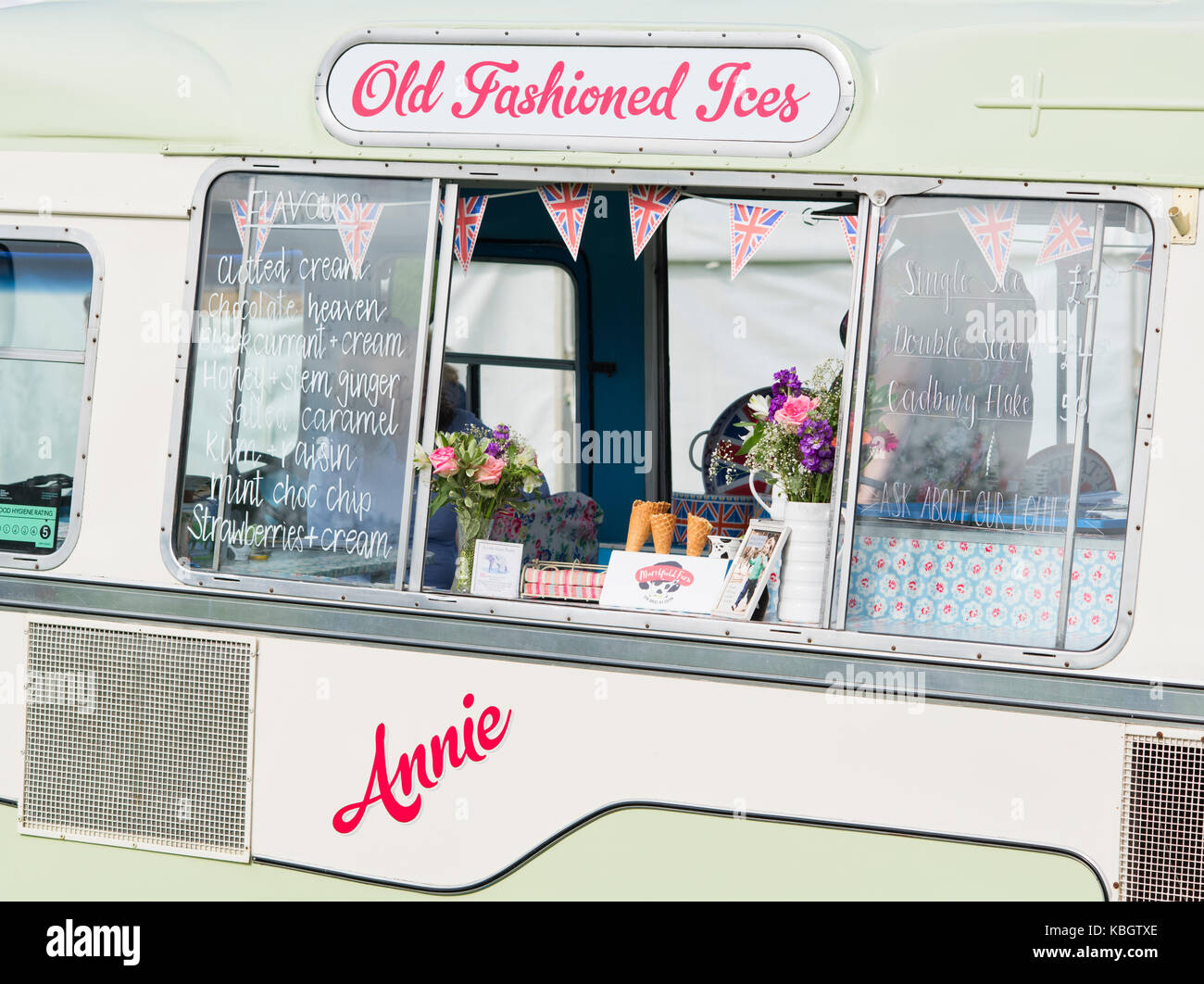 Ice Cream Van Selling Ices Stockfotos Ice Cream Van