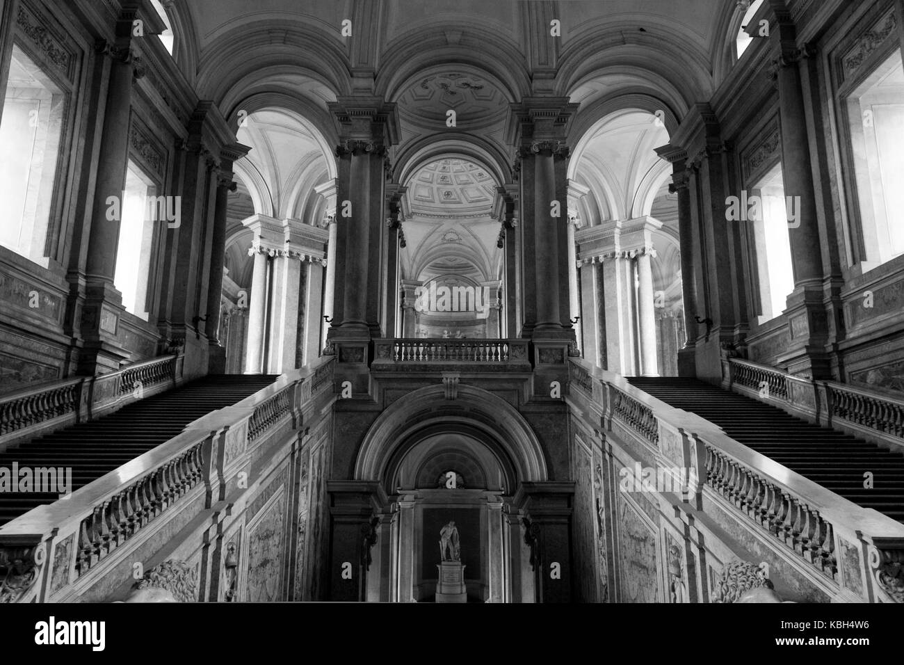 Caserta, Italien, 14. August 2014: Caserta Royal Palace, die Ehre, die große Treppe, vom italienischen Architekten Luigi Vanvitelli Ende 1700 projiziert. Stockfoto