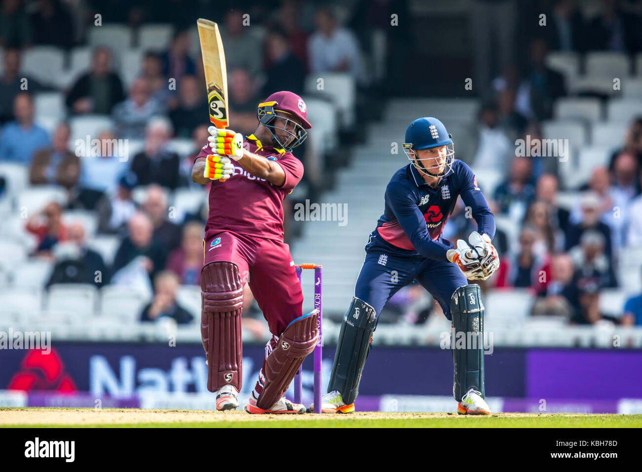 London, Großbritannien. 27. September 2017. Evin Lewis schlagen auf dem Weg zu 176 bevor sie sich verletzt. England v West Indies. Im vierten Royal London einen Tag Stockfoto