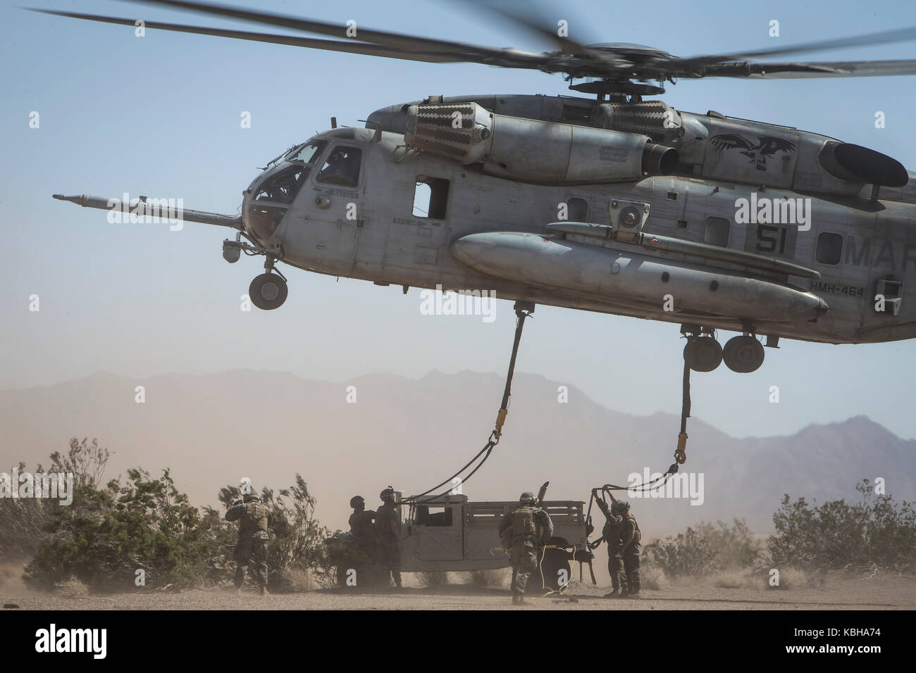 CH-53E Super Stallion während der Durchführung einer externen Heben Stockfoto