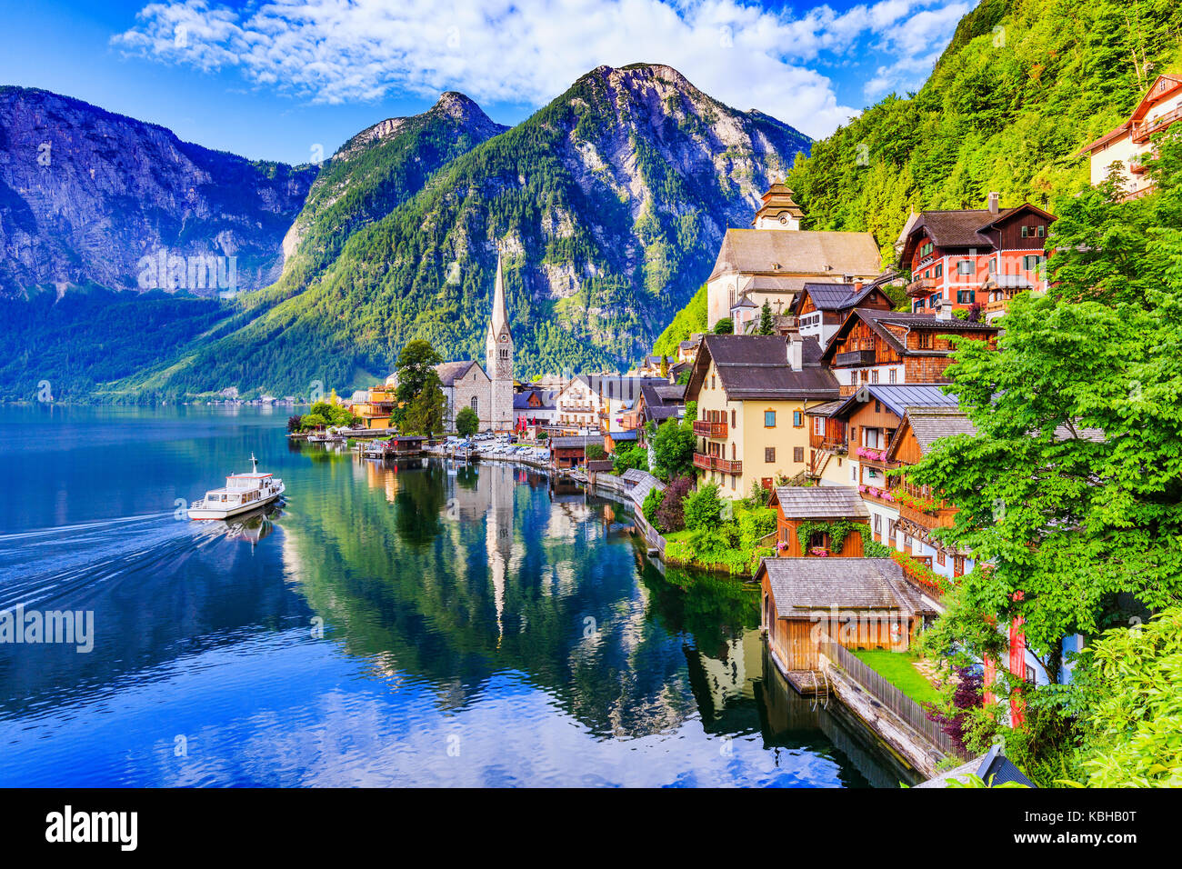 Hallstatt, Österreich. Mountain Village in den österreichischen Alpen bei Dämmerung. Stockfoto