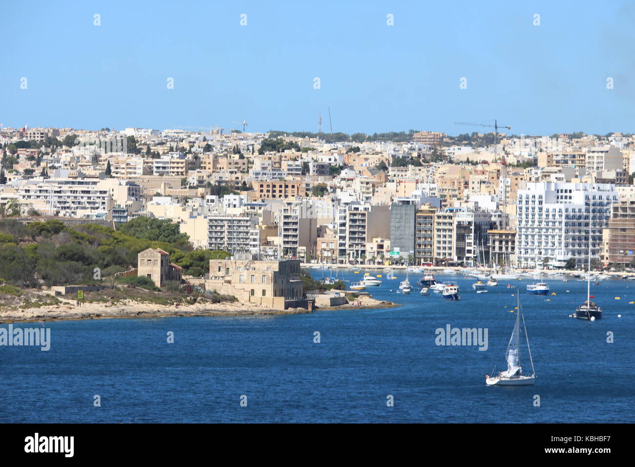 Yachten im Hafen von Marsamxett an einem sonnigen Sommertag, Malta, September 2017 Stockfoto
