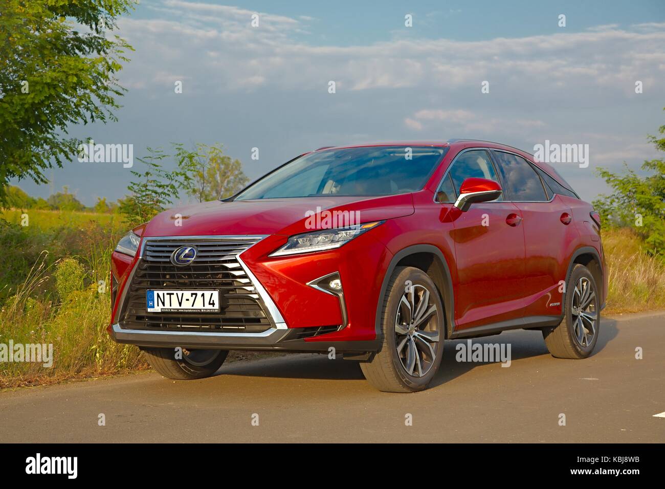 Lexus RX 450h auf der Straße Stockfoto