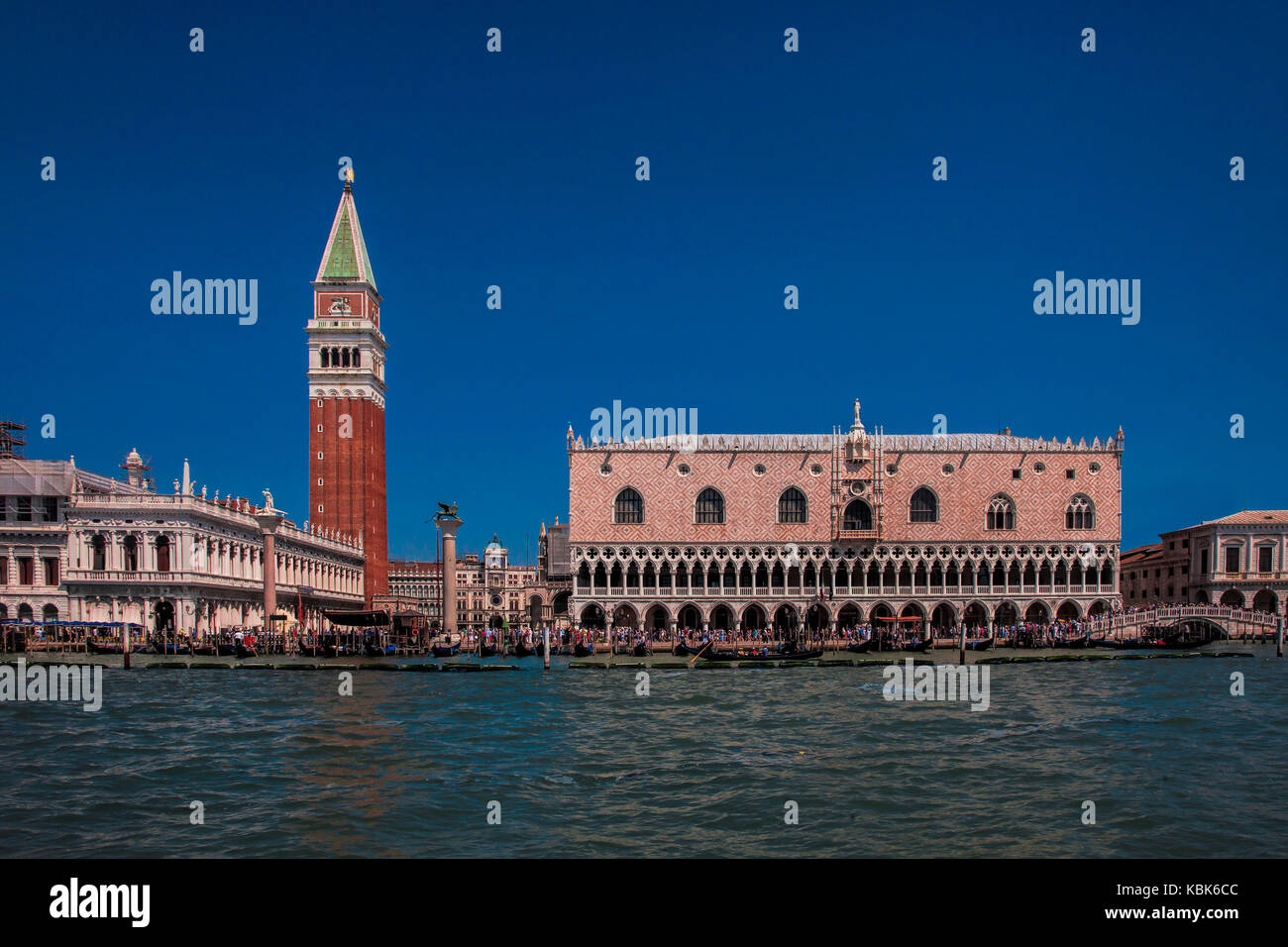 Der Dogenpalast und der Campanile, Wahrzeichen von Venedig, Italien Stockfoto