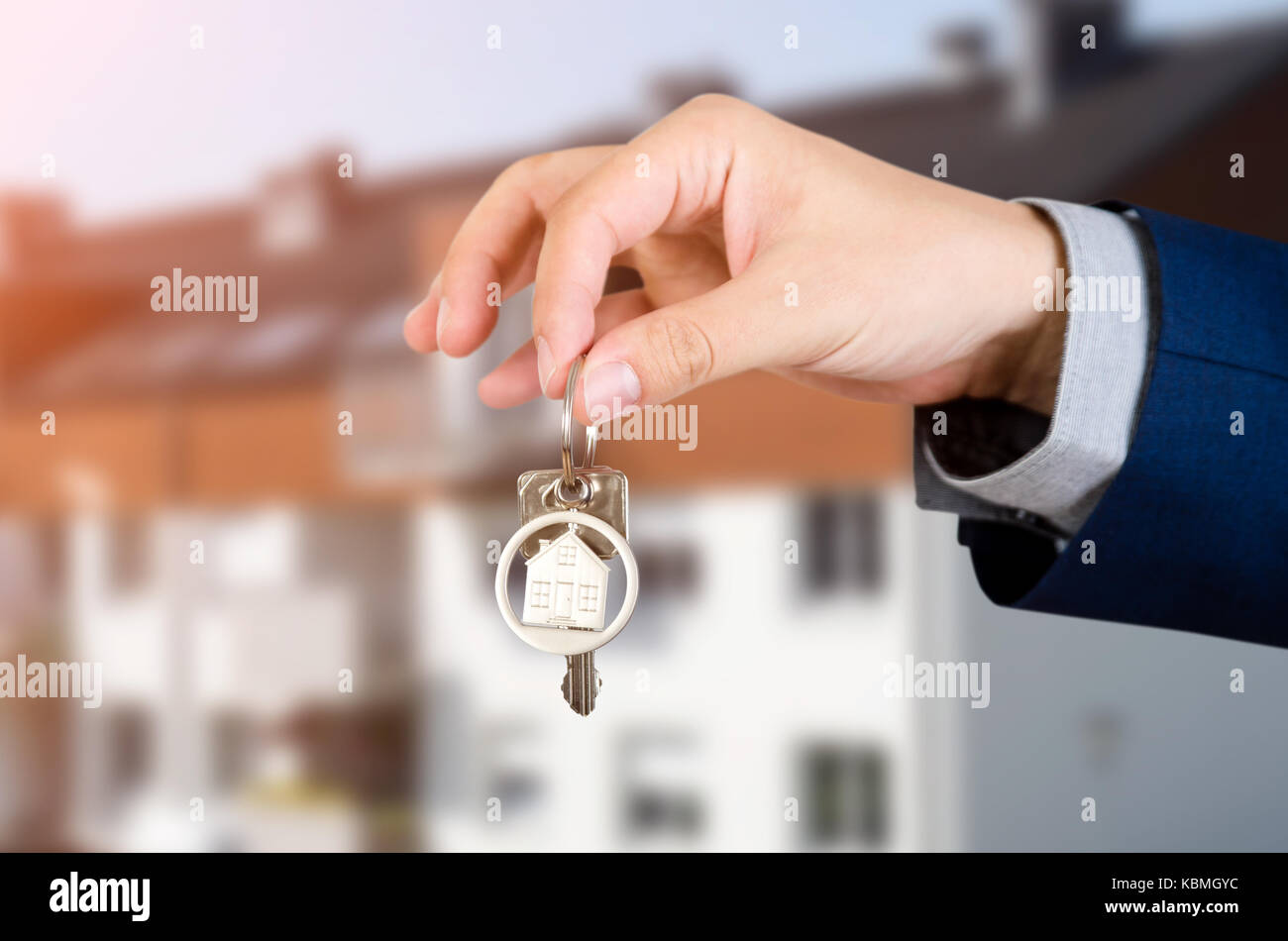 Real estate agent mit Home Tasten. Untertyp der Schlüssel apartment Immobilien Home Hausbesitzer beginnt Konzept Stockfoto