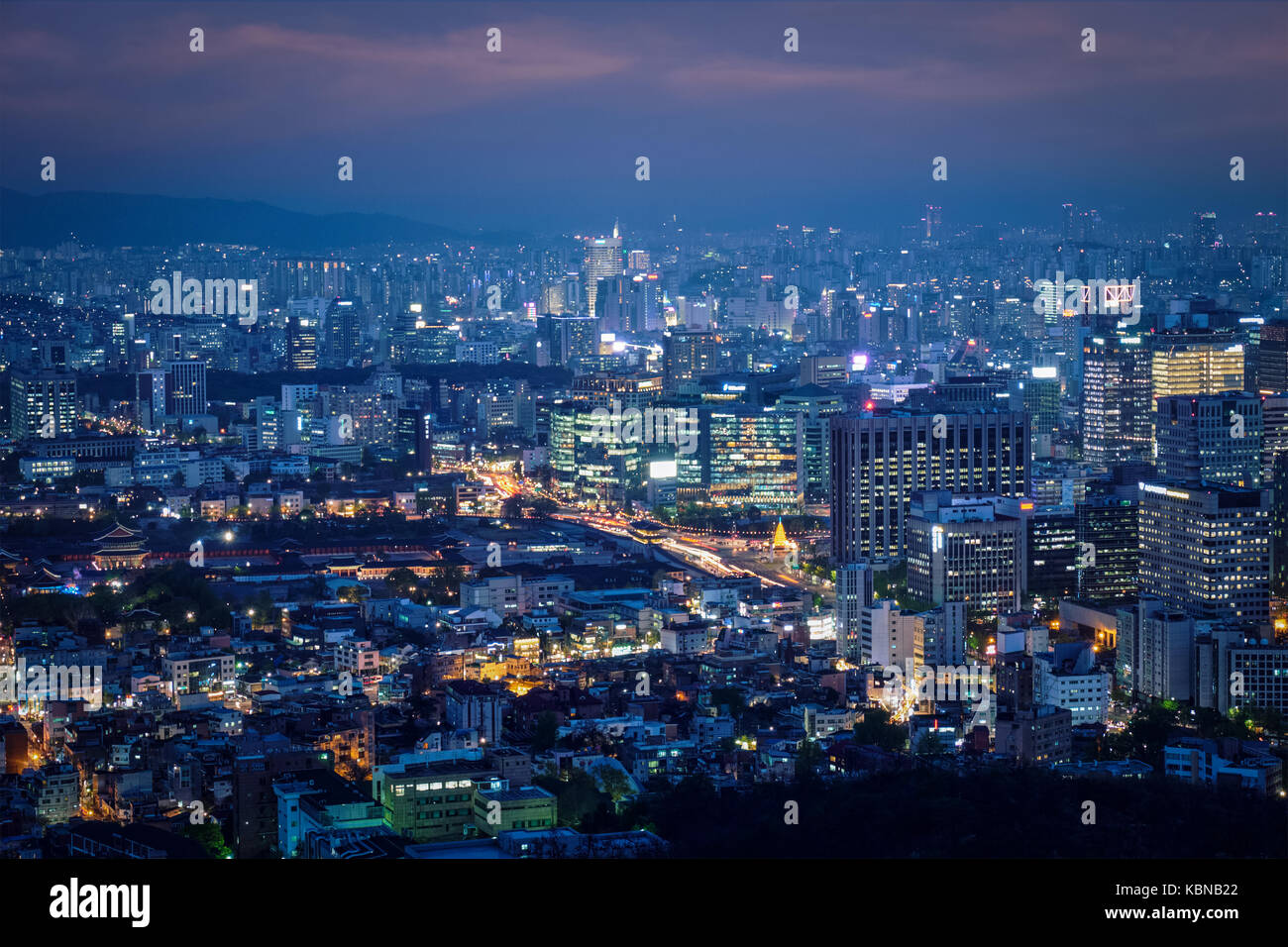 In der Nacht die Skyline von Seoul, Südkorea. Stockfoto