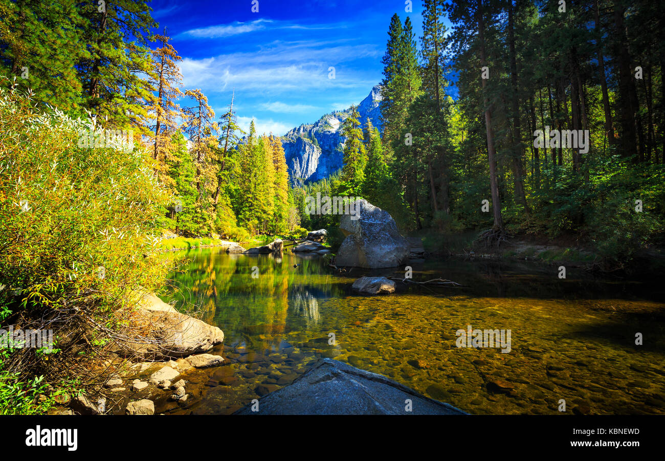 Yosemite-Nationalpark Merced River Stockfoto